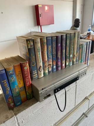 Reproductor VHS LG + 20 Películas Disney