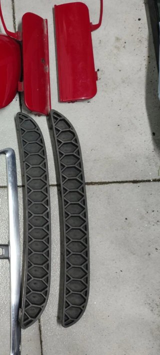 Embellecedores coche rojos y negros