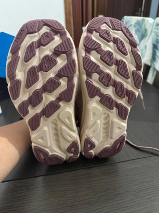 Zapatillas Hoka Beige y Rosa