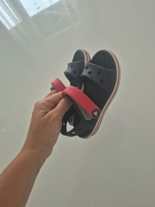 Sandalias Crocs Talla C7 (23-24)