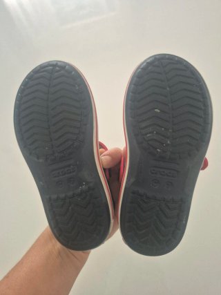 Sandalias Crocs Talla C7 (23-24)