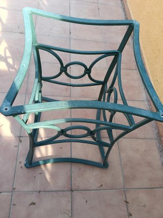 Pie de mesa de hierro forjado verde