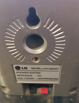 4 Altavoces LG Blancos y Grises