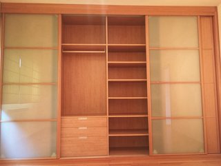 Armarios empotrados de madera y cristal