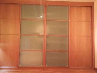 Armarios empotrados de madera y cristal