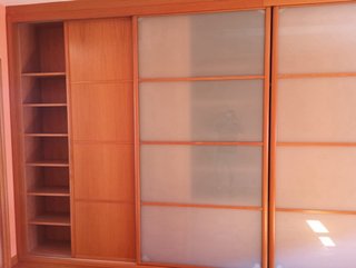 Armarios empotrados de madera y cristal