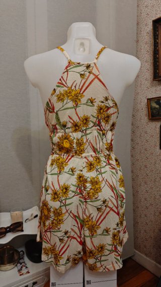 Mono corto floral blanco y multicolor
