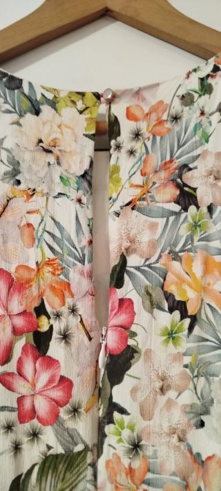 Vestido floral blanco y multicolor