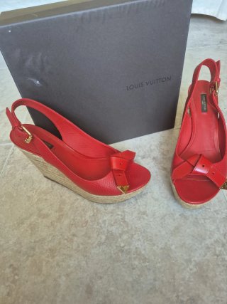Zapatos de cuña Louis Vuitton rojos