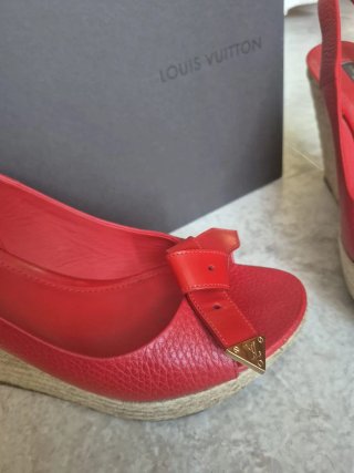 Zapatos de cuña Louis Vuitton rojos