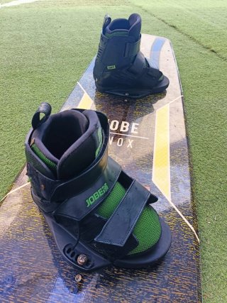Tabla Wakeboard Jobe Knox con Botas