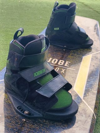 Tabla Wakeboard Jobe Knox con Botas