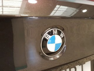 BMW EMBLEMA CAPOT O MALETERO AZ/BLA LOGO