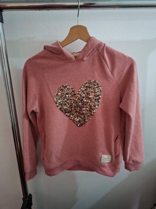 Sudadera rosa con corazón de lentejuelas