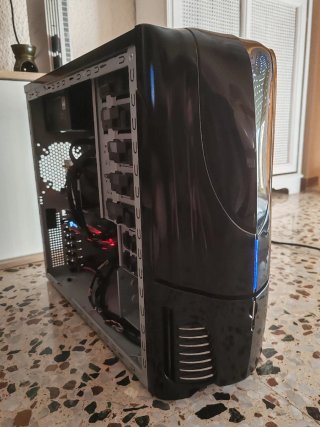 Torre PC + Pantalla LG Negra
