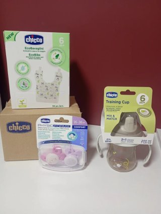 Pack Bebé Chicco: Baberos, Chupetes y Vaso