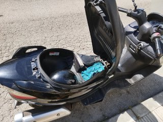 Suzuki Burgman 125 UH125 Negro