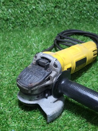 Radial pequeña Dewalt DWE4056-QS
