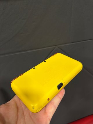 Nintendo New 2DS XL Pikachu Edition Pokémon
