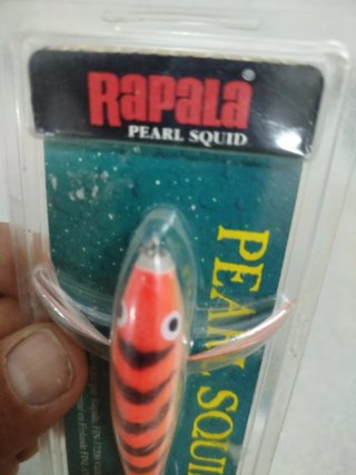2 señuelos Rapala Pearl Squid