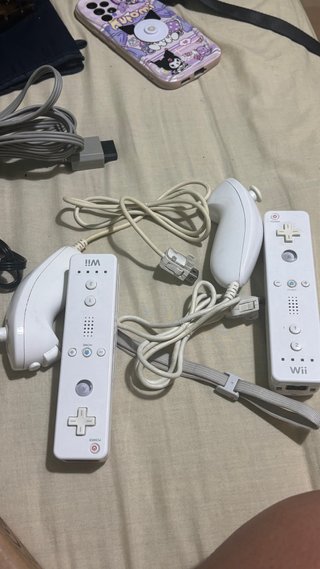 Nintendo Wii completa con 2 mandos y 2 Nunchuk