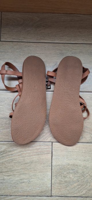 Sandalias planas Mango marrones