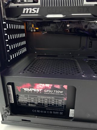 PC Gaming Ryzen 5 2600 GTX 1650 16GB RAM