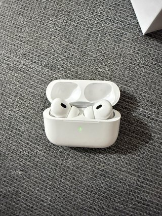 Air pods pro 2 white perfect condition