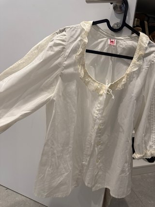 Camisa huertana blanca con encaje
