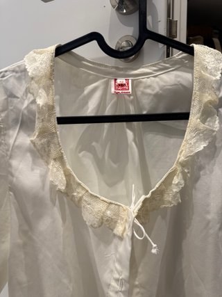 Camisa huertana blanca con encaje