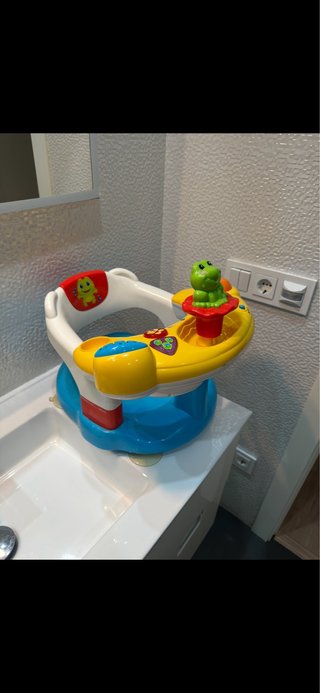 Asiento de baño para bebé con juguetes
