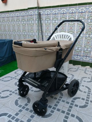Carrito de bebé Joie color beige