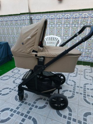 Carrito de bebé Joie color beige