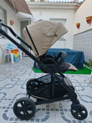Carrito de bebé Joie color beige