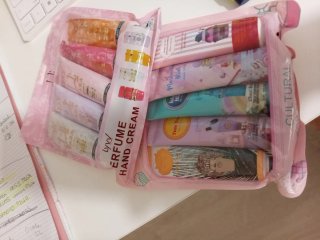 2 Paquetes Cremas Manos Perfume Árabe Lyvv