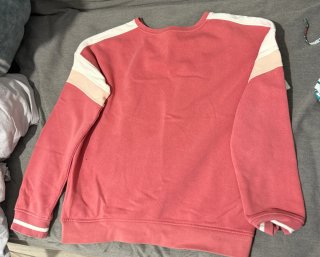 Sudadera rosa y blanca