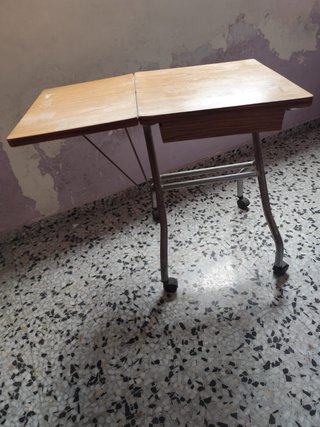 Mesa máquina escribir años 60 madera y metal