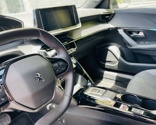 Peugeot 2008, 2023, DIESEL, automatico
