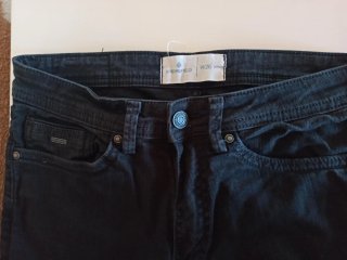 SPRINGFIELD. Pantalón vaquero negro.