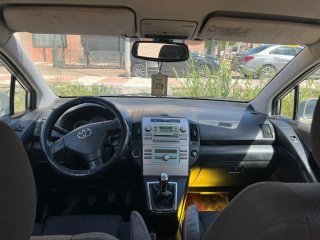 Toyota Corolla  verso  2005
