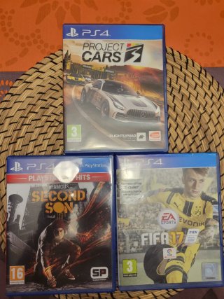PS4 Slim 860GB + 3 mandos + 3 discos+GTA5 digital