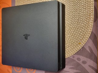 PS4 Slim 860GB + 3 mandos +3 juegos+ Cascos