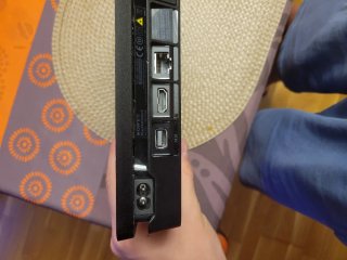 PS4 Slim 860GB + 3 mandos +3 juegos+ Cascos