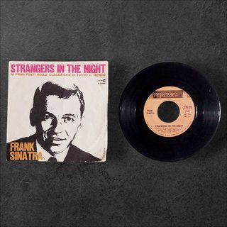Vinile 45 Giri Frank Sinatra Strangers In The Nigh
