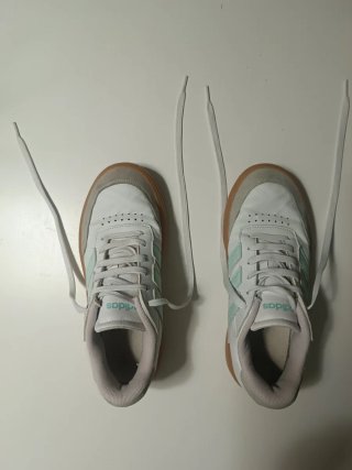 Zapatillas Adidas Blancas y Verdes