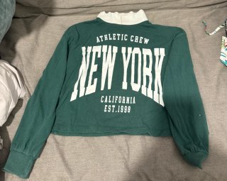 Sudadera verde New York cuello blanco