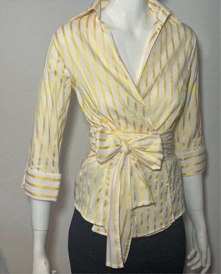 Blusa Zara cruzada satinada dorada