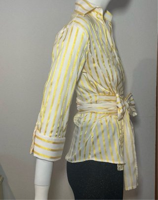 Blusa Zara cruzada satinada dorada