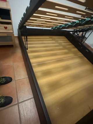Base de cama canapé madera y plástico