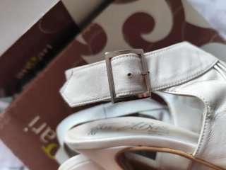 Zapatos de tacón beige